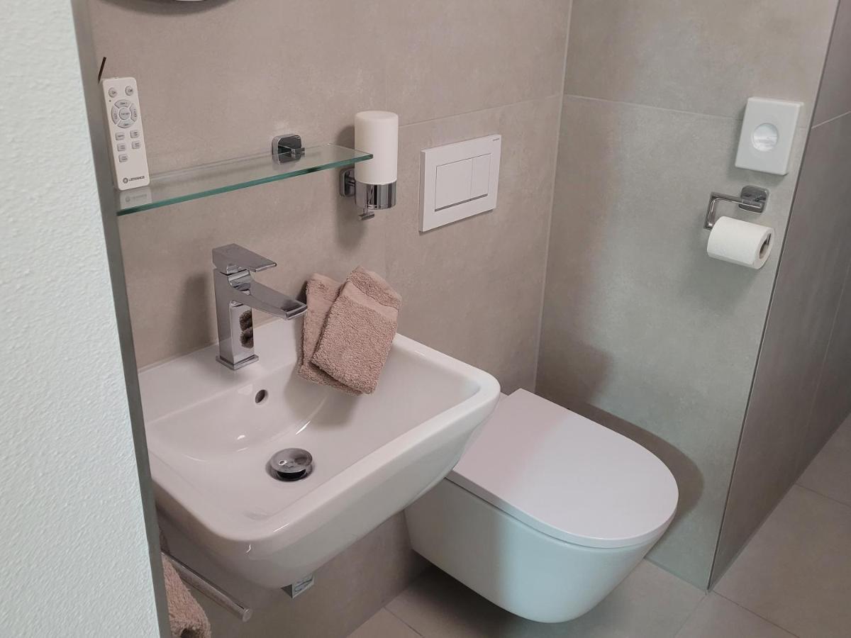 I24rooms - Gästezimmer, Mit Eigenem Garten Apartment